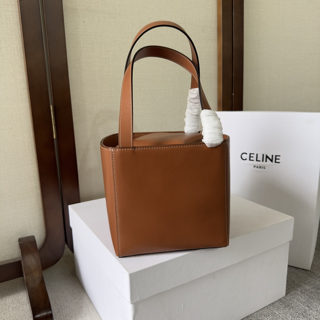 Celine Cube Bag Cuir Triomphe In Shiny Calfskin (15-15-15cm) - FashionPlug
