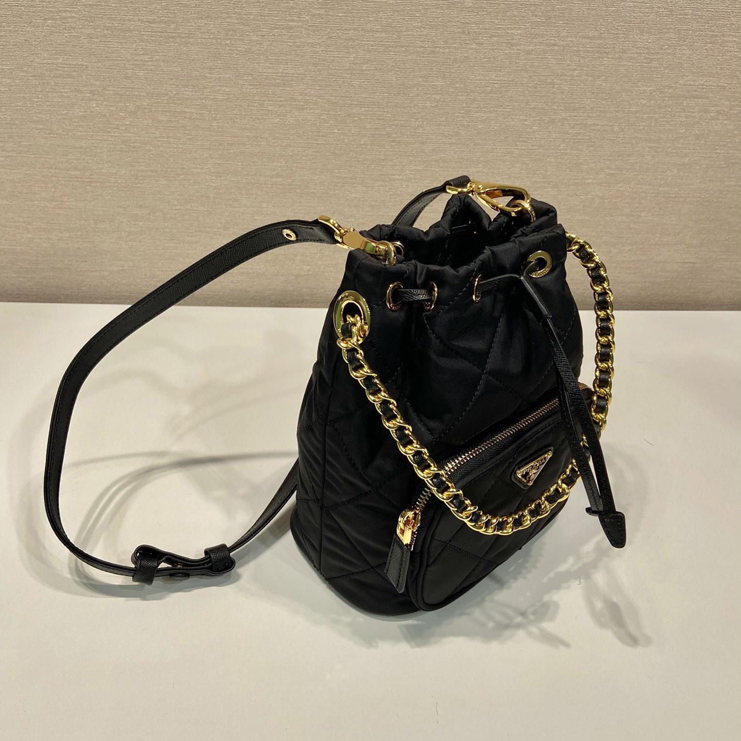 Prada Re-Edition 1995 Chaîne Re-Nylon shoulder bag - FashionPlug