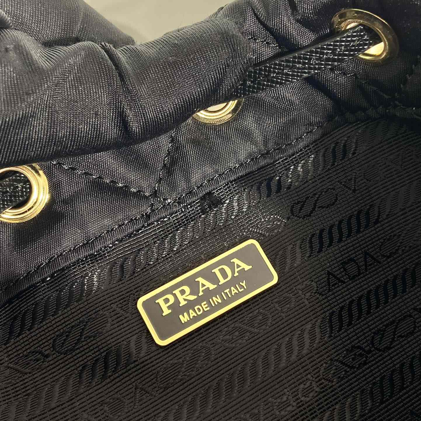 Prada Re-Edition 1995 Chaîne Re-Nylon shoulder bag - FashionPlug