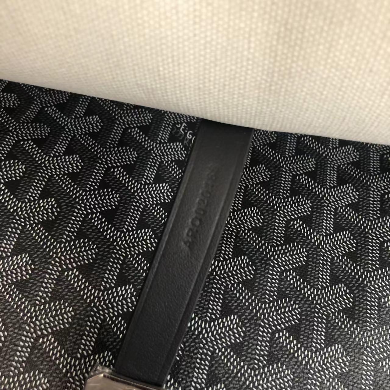 Goyard Capetien Messenger Bag  (35-25-13cm) - FashionPlug