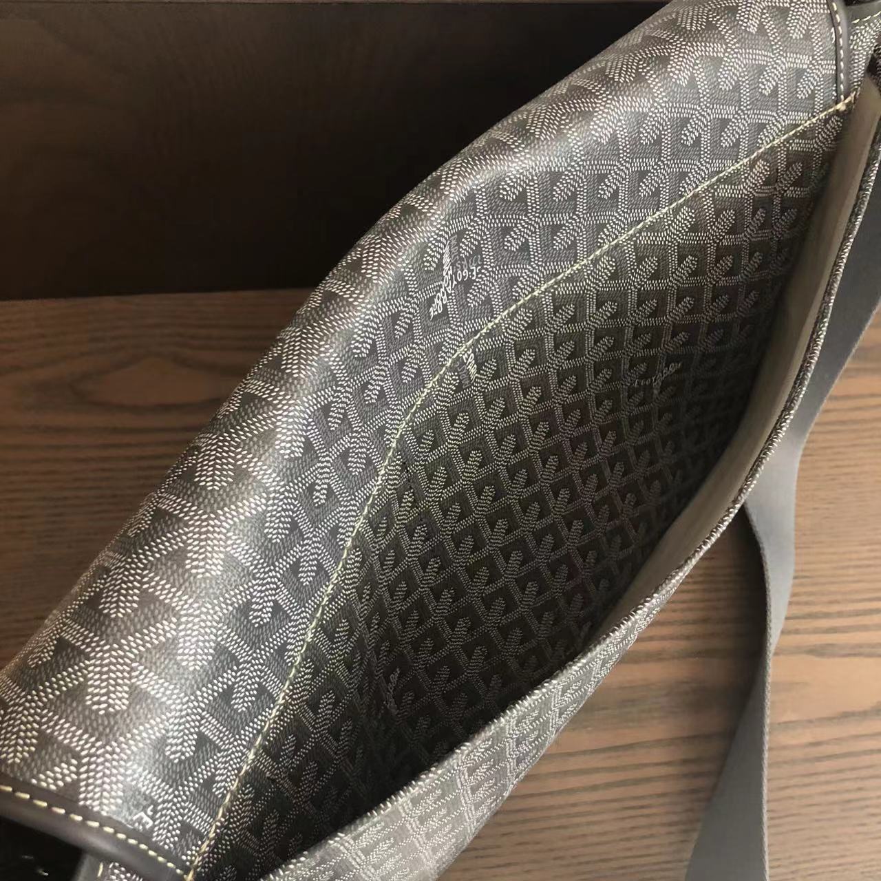 Goyard Capetien Messenger Bag  (35-25-13cm) - FashionPlug