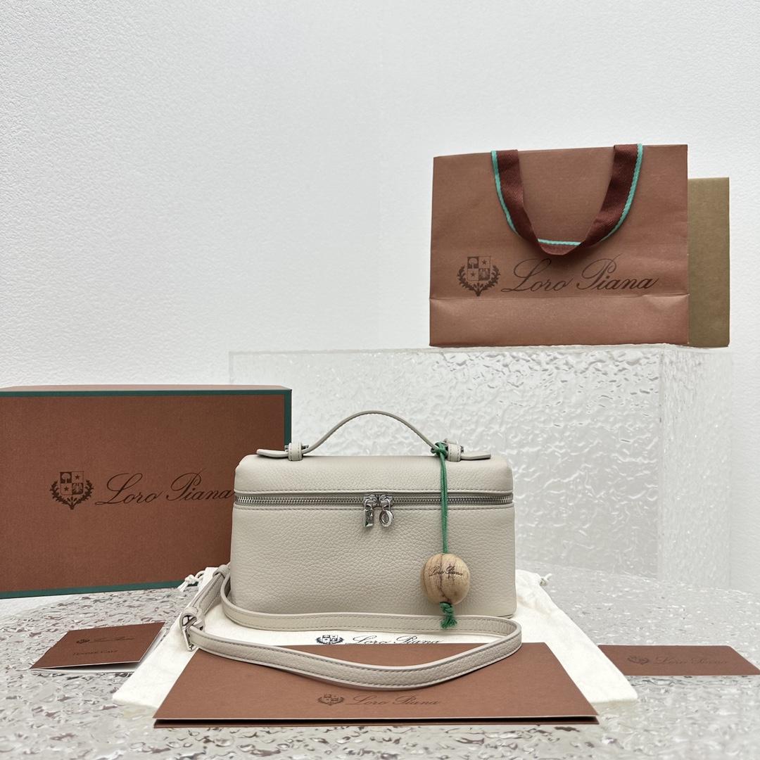 Loro Piana Extra Pocket Pouch L19  (19-7-12cm) - FashionPlug