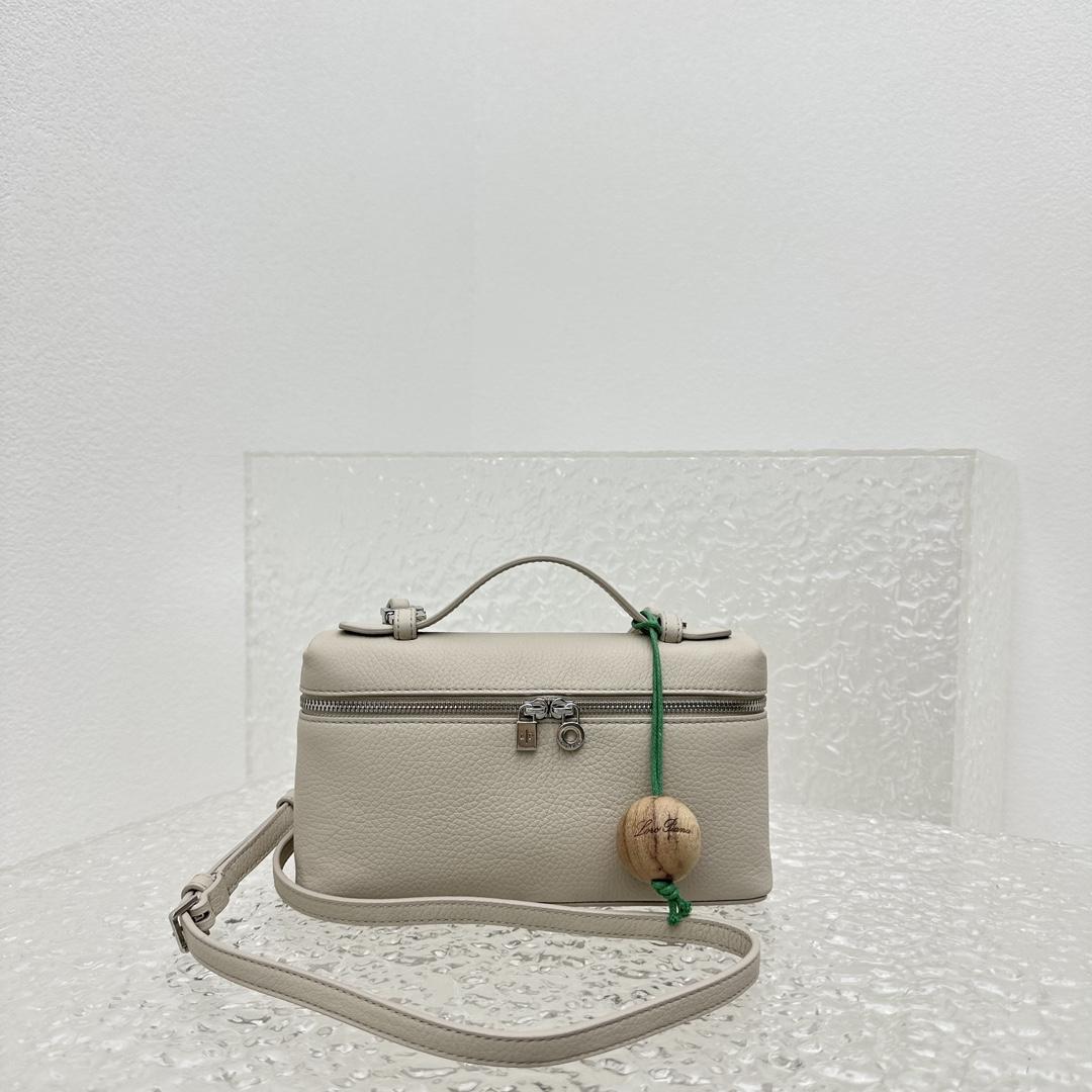 Loro Piana Extra Pocket Pouch L19  (19-7-12cm) - FashionPlug