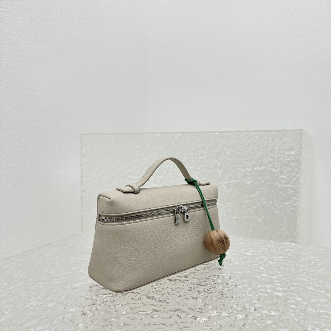 Loro Piana Extra Pocket Pouch L19  (19-7-12cm) - FashionPlug