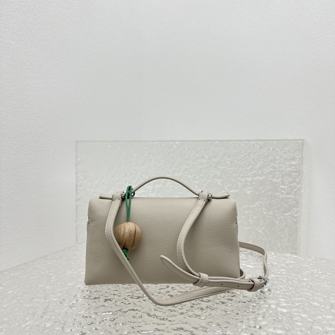Loro Piana Extra Pocket Pouch L19  (19-7-12cm) - FashionPlug