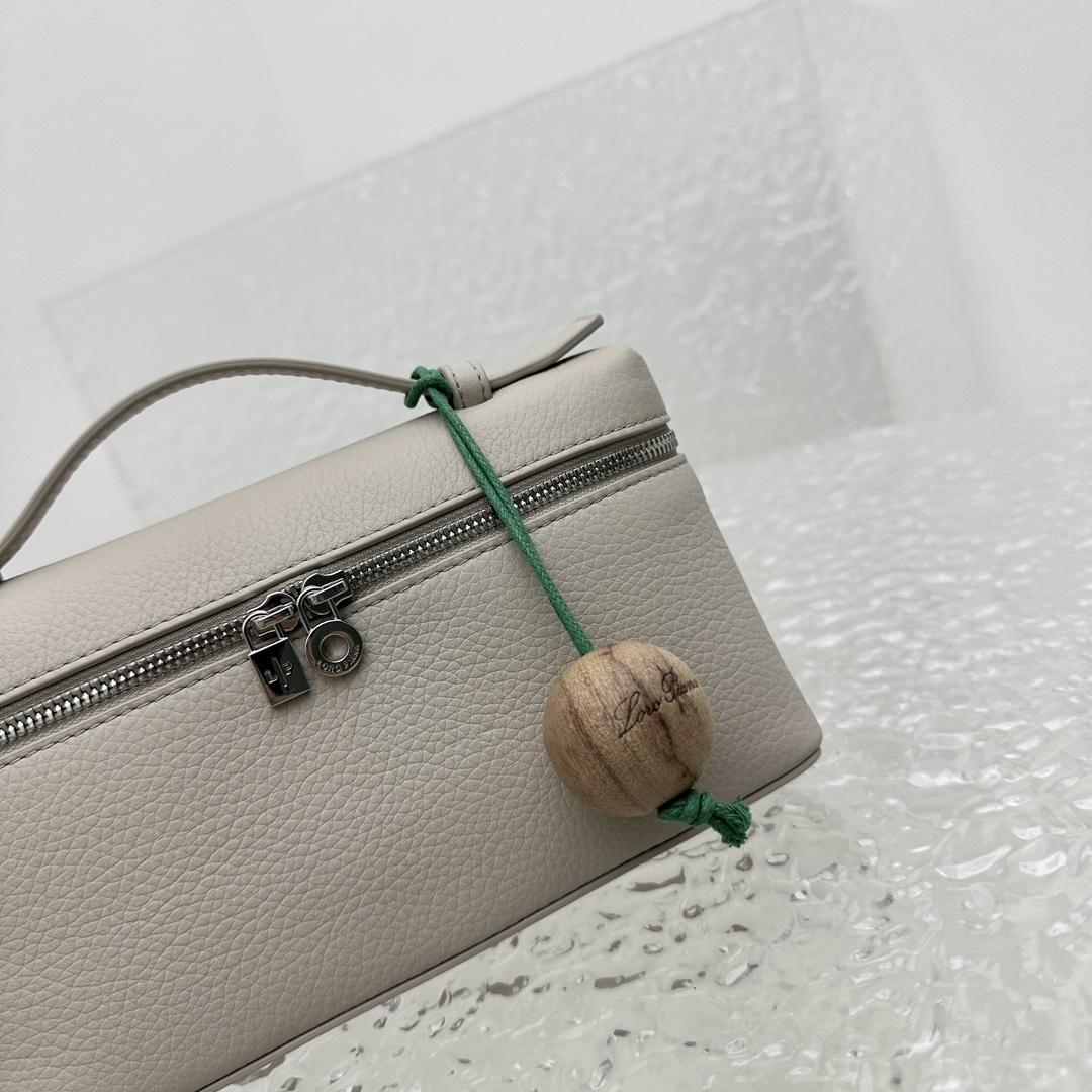 Loro Piana Extra Pocket Pouch L19  (19-7-12cm) - FashionPlug
