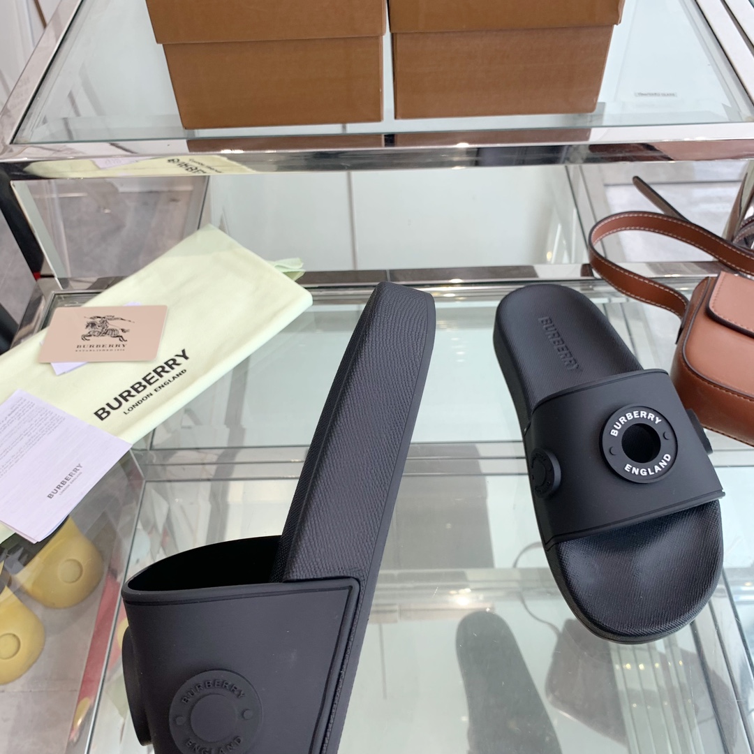 Burberry Eyelet Rubber Slide - FashionPlug