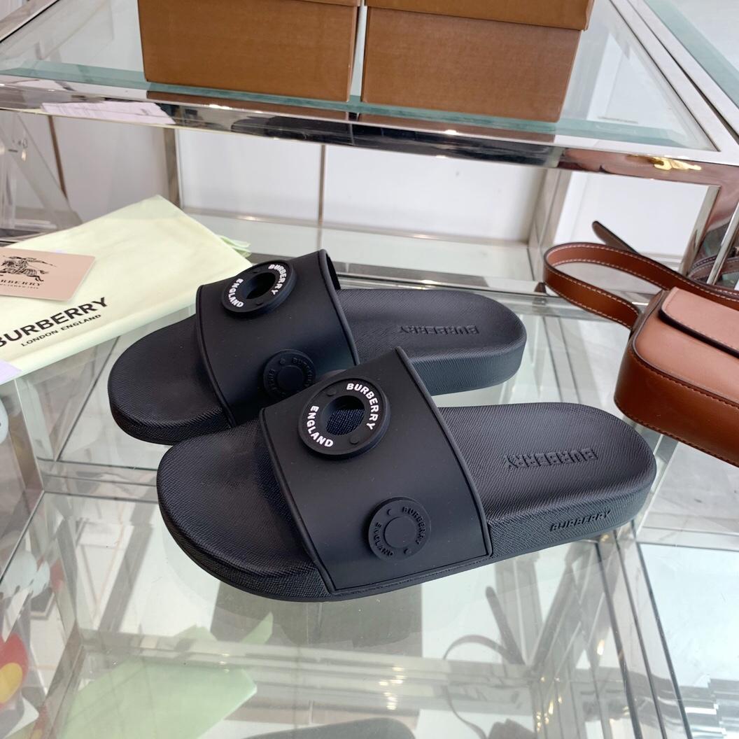 Burberry Eyelet Rubber Slide - FashionPlug