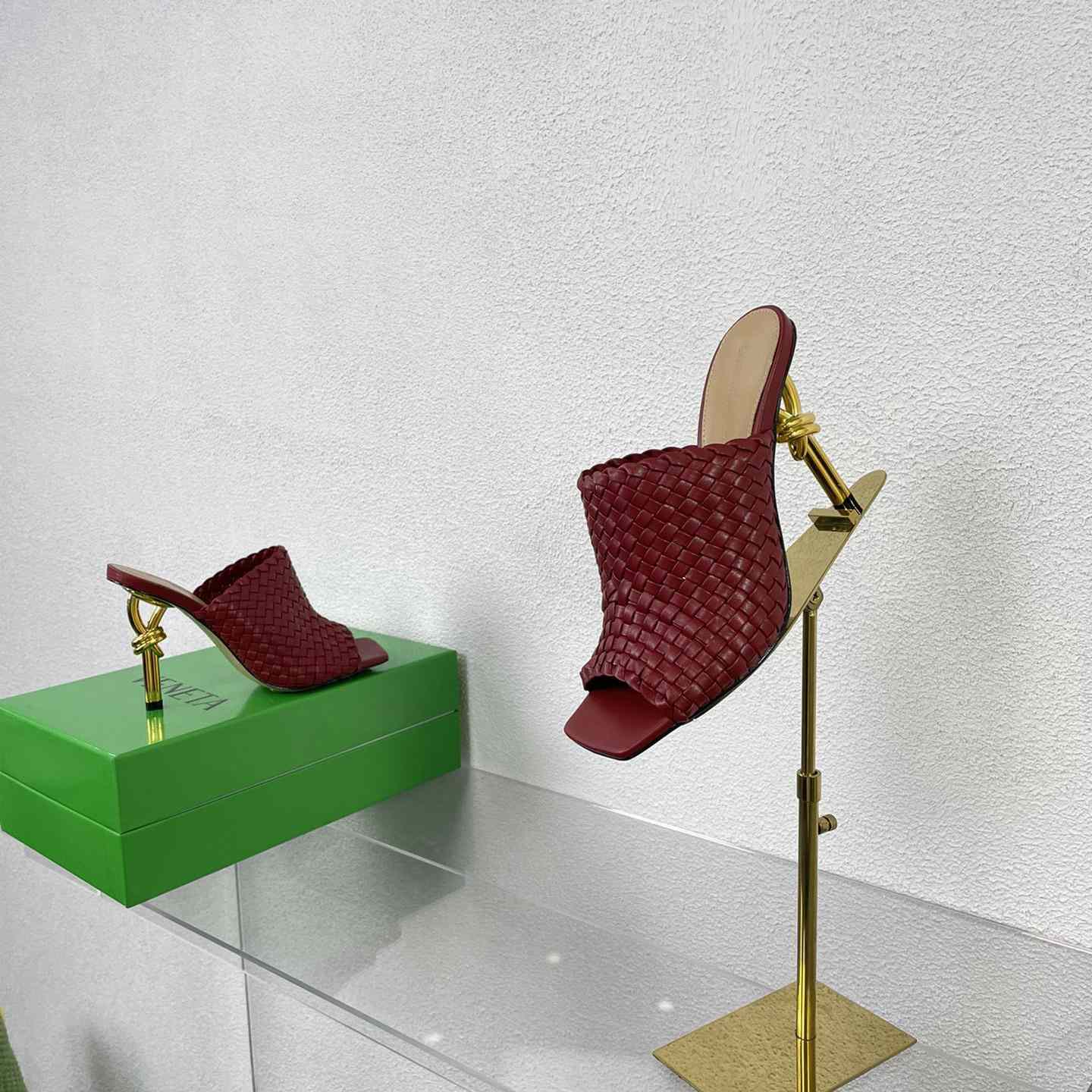 Bottega Veneta Knot Mule - FashionPlug