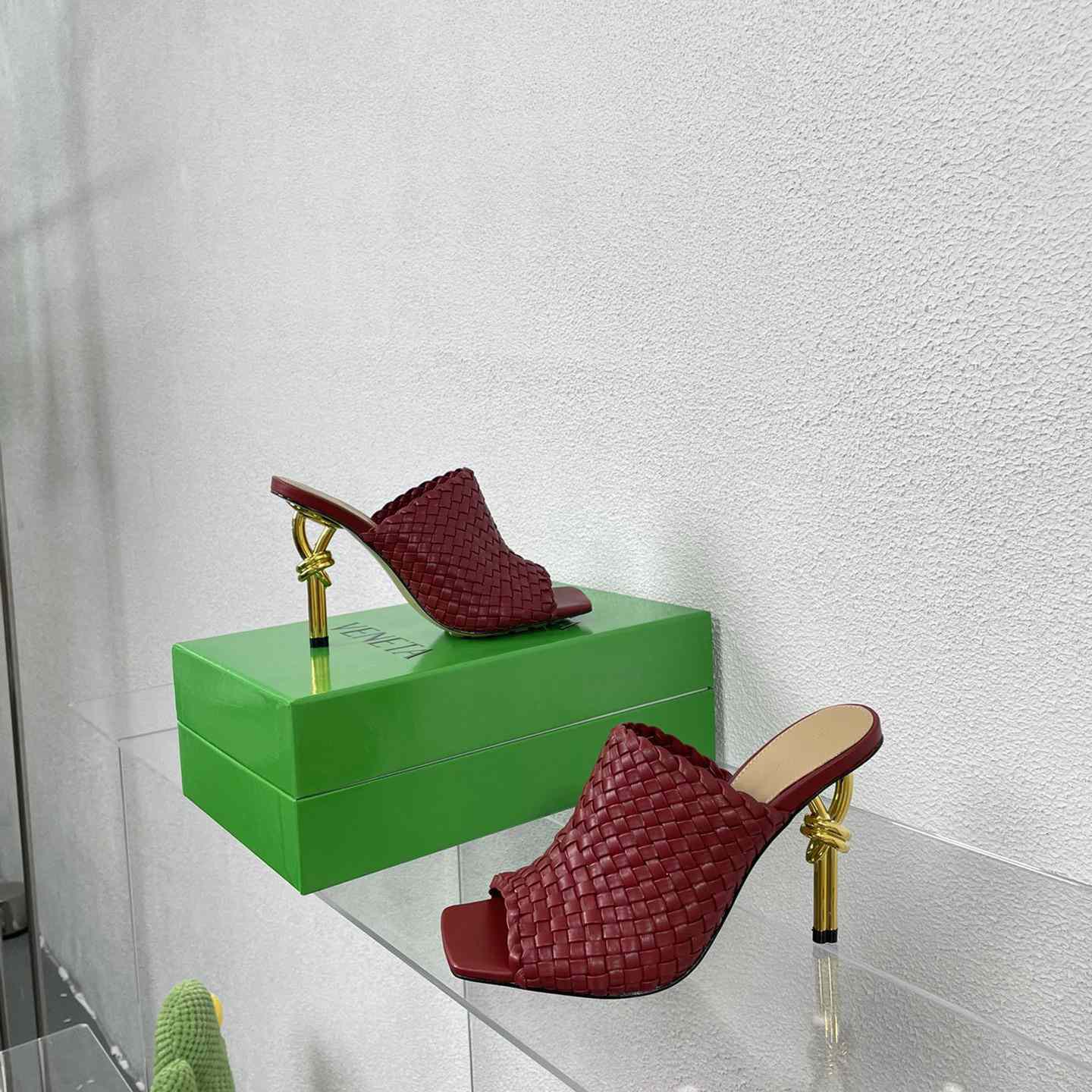 Bottega Veneta Knot Mule - FashionPlug