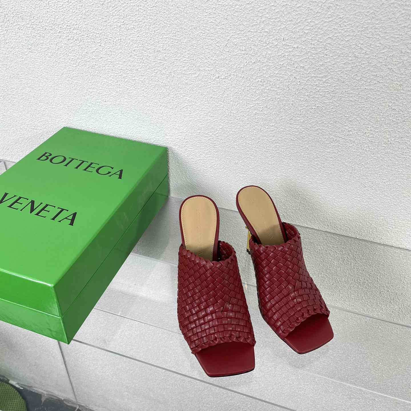 Bottega Veneta Knot Mule - FashionPlug