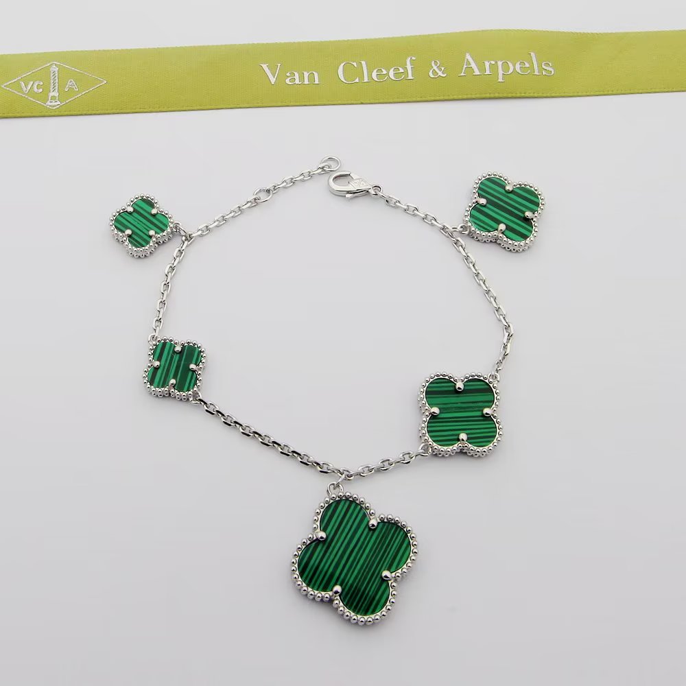 Van Cleef & Arpels Bracelet - FashionPlug