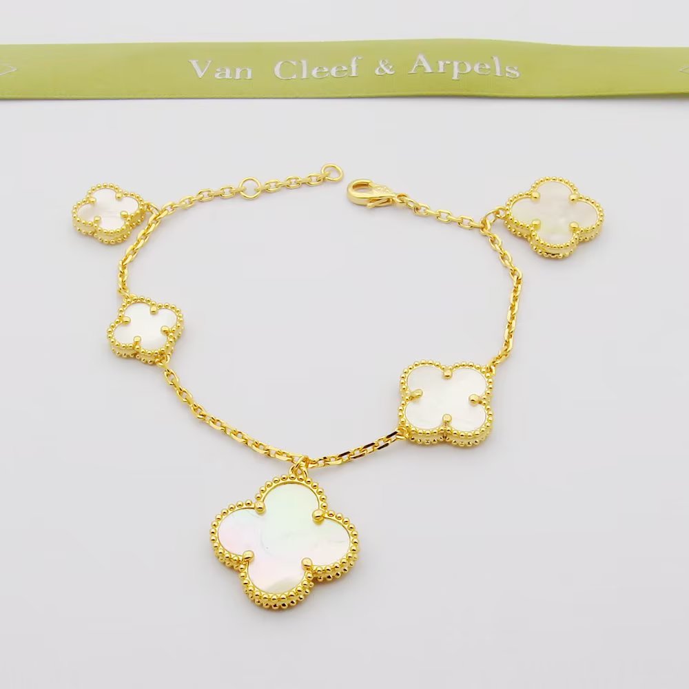 Van Cleef & Arpels Bracelet - FashionPlug