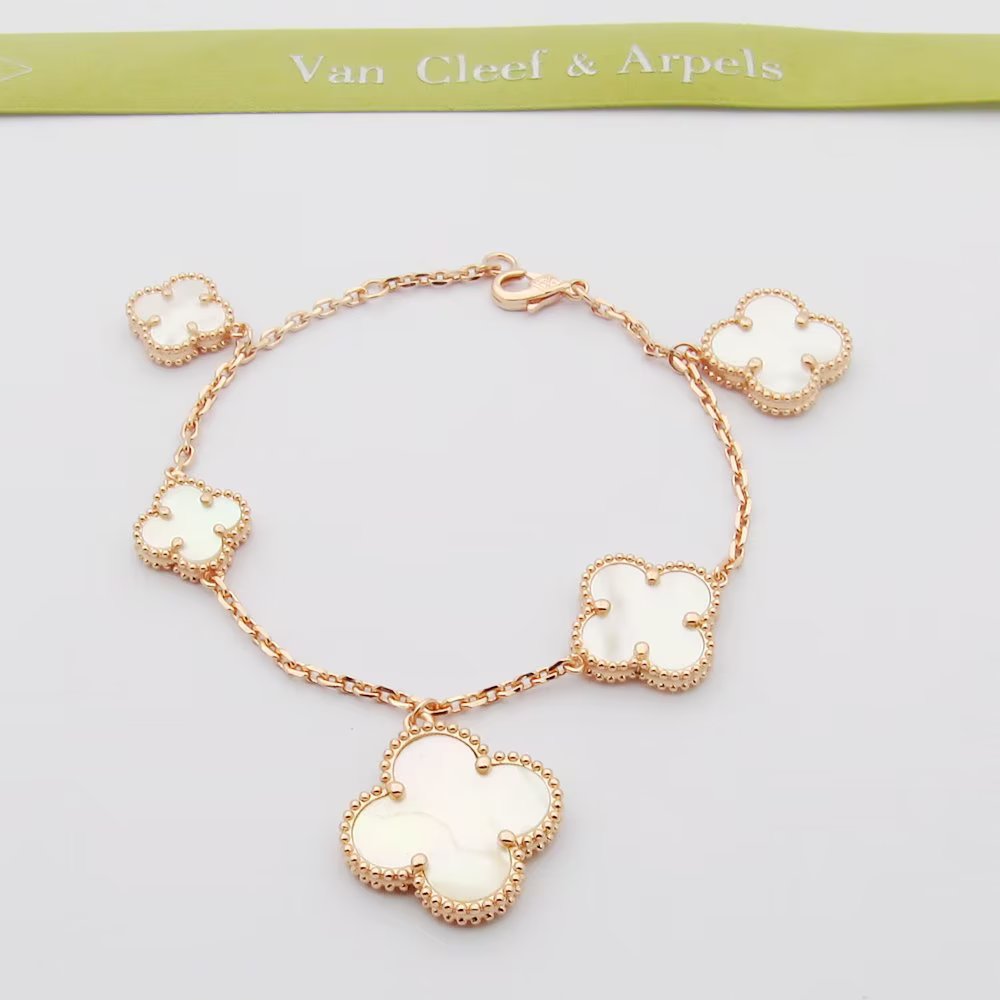 Van Cleef & Arpels Bracelet - FashionPlug