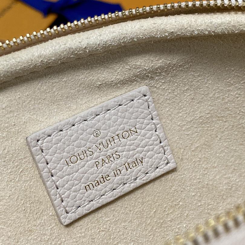 Louis Vuitton Mini Bumbag (17x12x9.5cm)      M82208 - FashionPlug