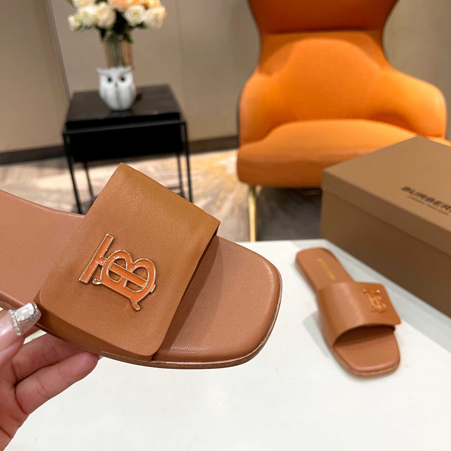 Burberry Women's Mule Sandals - FashionPlug