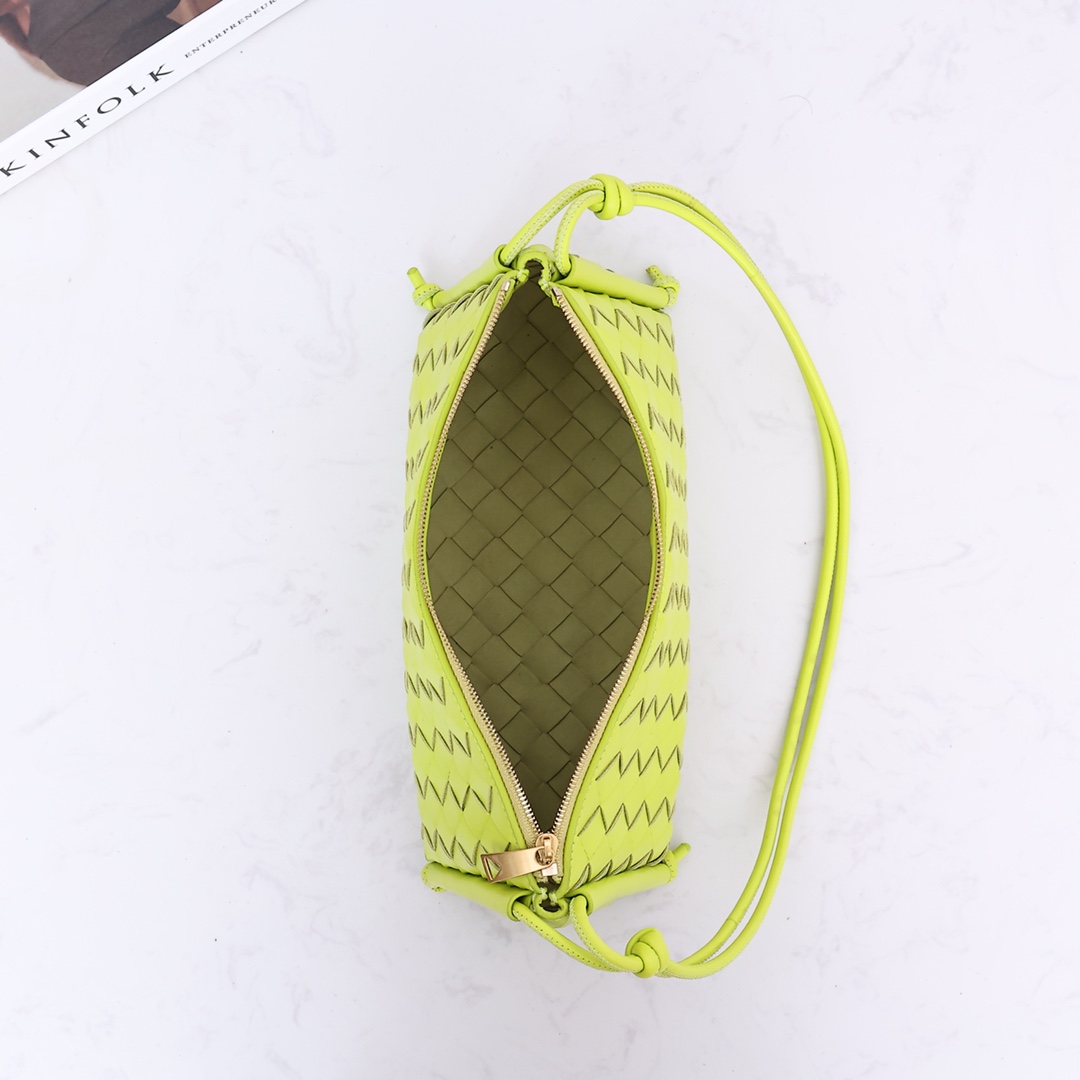 Bottega Veneta Intrecciato Napa Zip Shoulder Bag (25*12*11CM) - FashionPlug