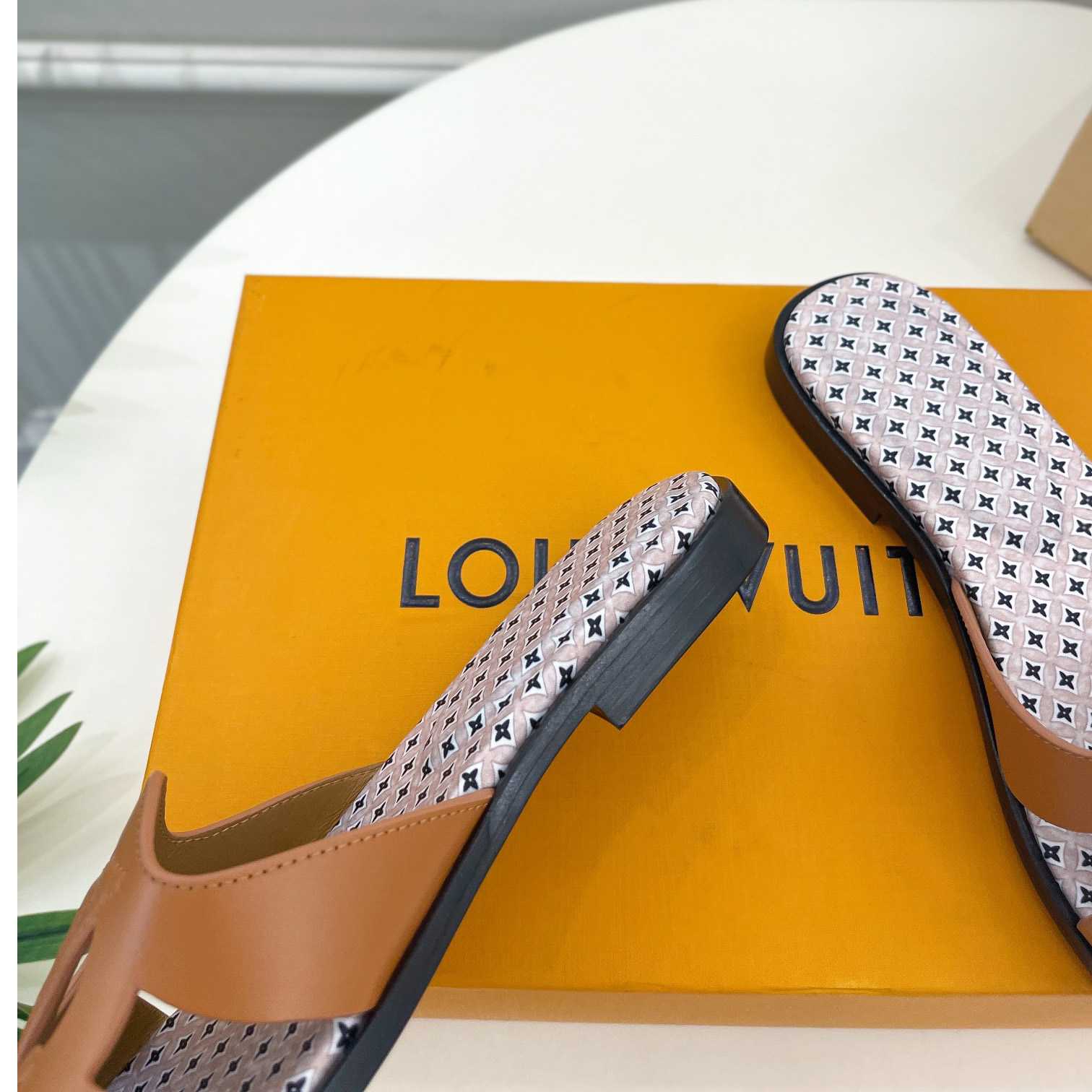 Louis Vuitton LV Isola Flat Mule - FashionPlug