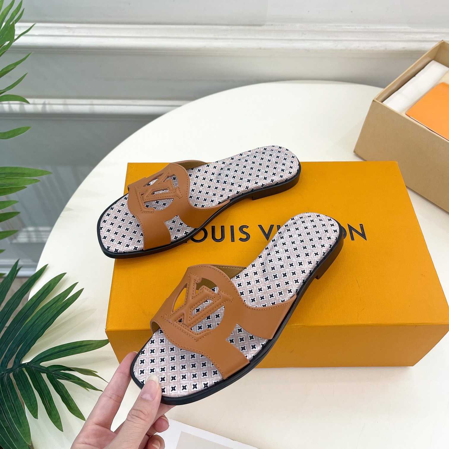 Louis Vuitton LV Isola Flat Mule - FashionPlug