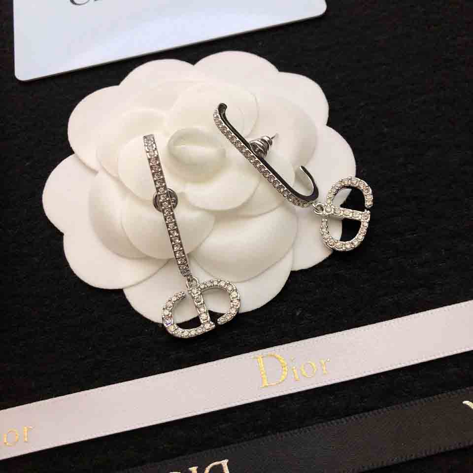 Dior 30 Montaigne Earrings - FashionPlug