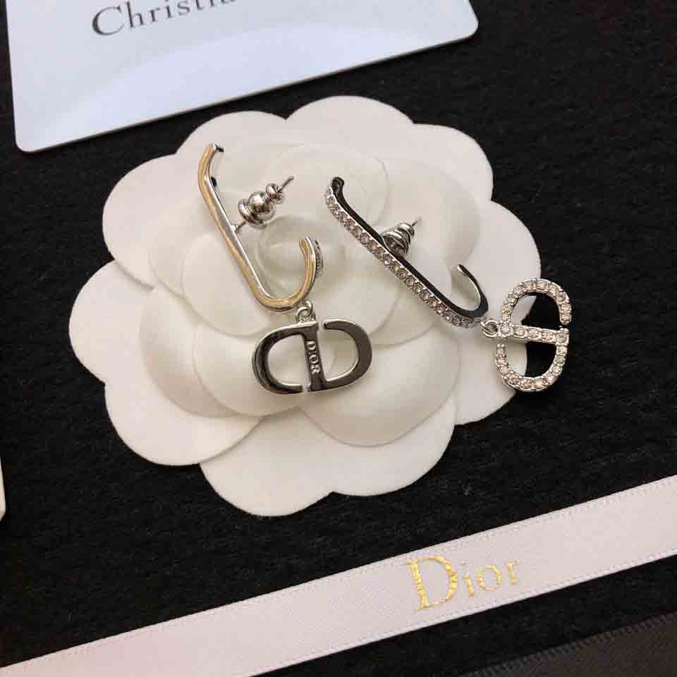 Dior 30 Montaigne Earrings - FashionPlug