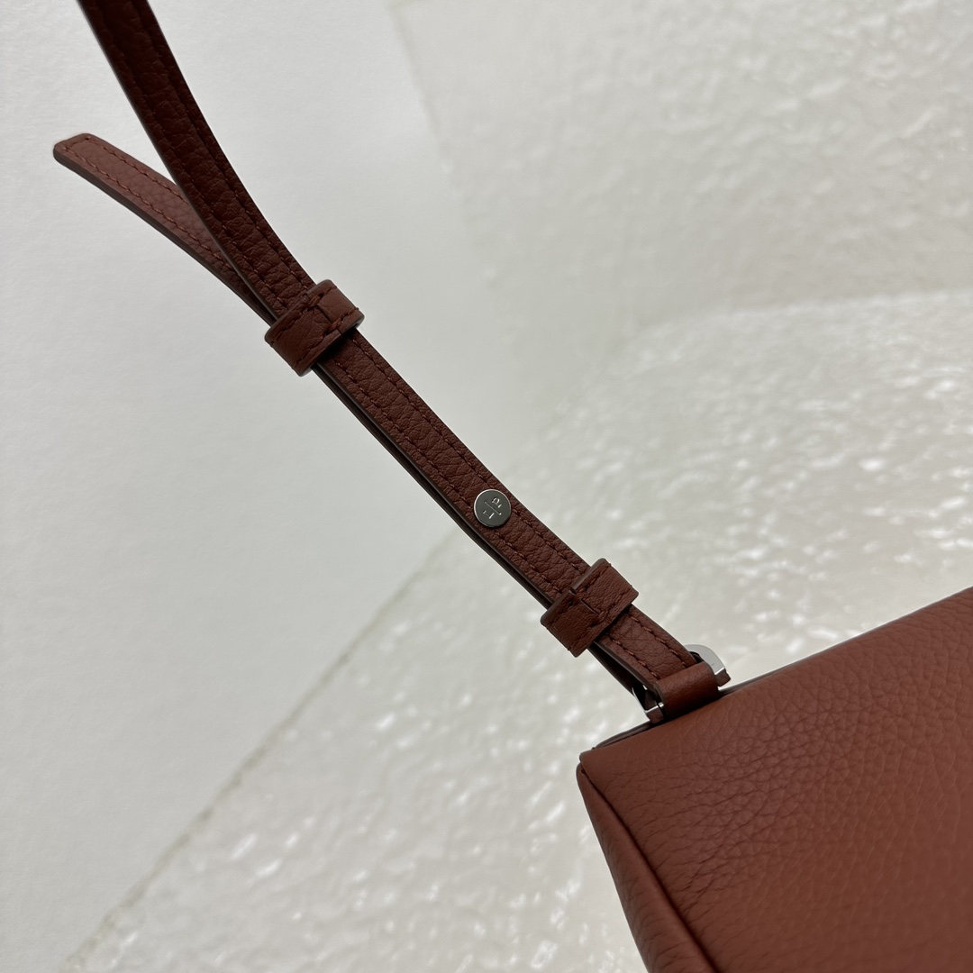 Loro Piana Extra Pocket Backpack L23.5   (23×8×22cm) - FashionPlug