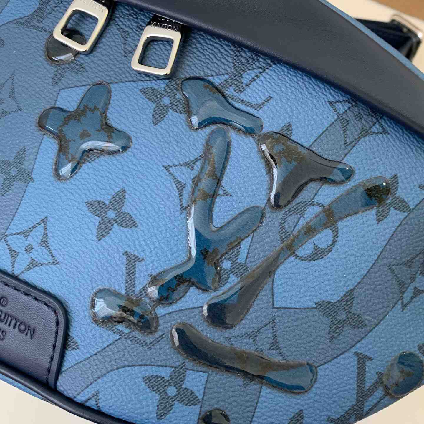 Louis Vuitton Discovery Bumbag  (44*15*9cm)   M22576 - FashionPlug