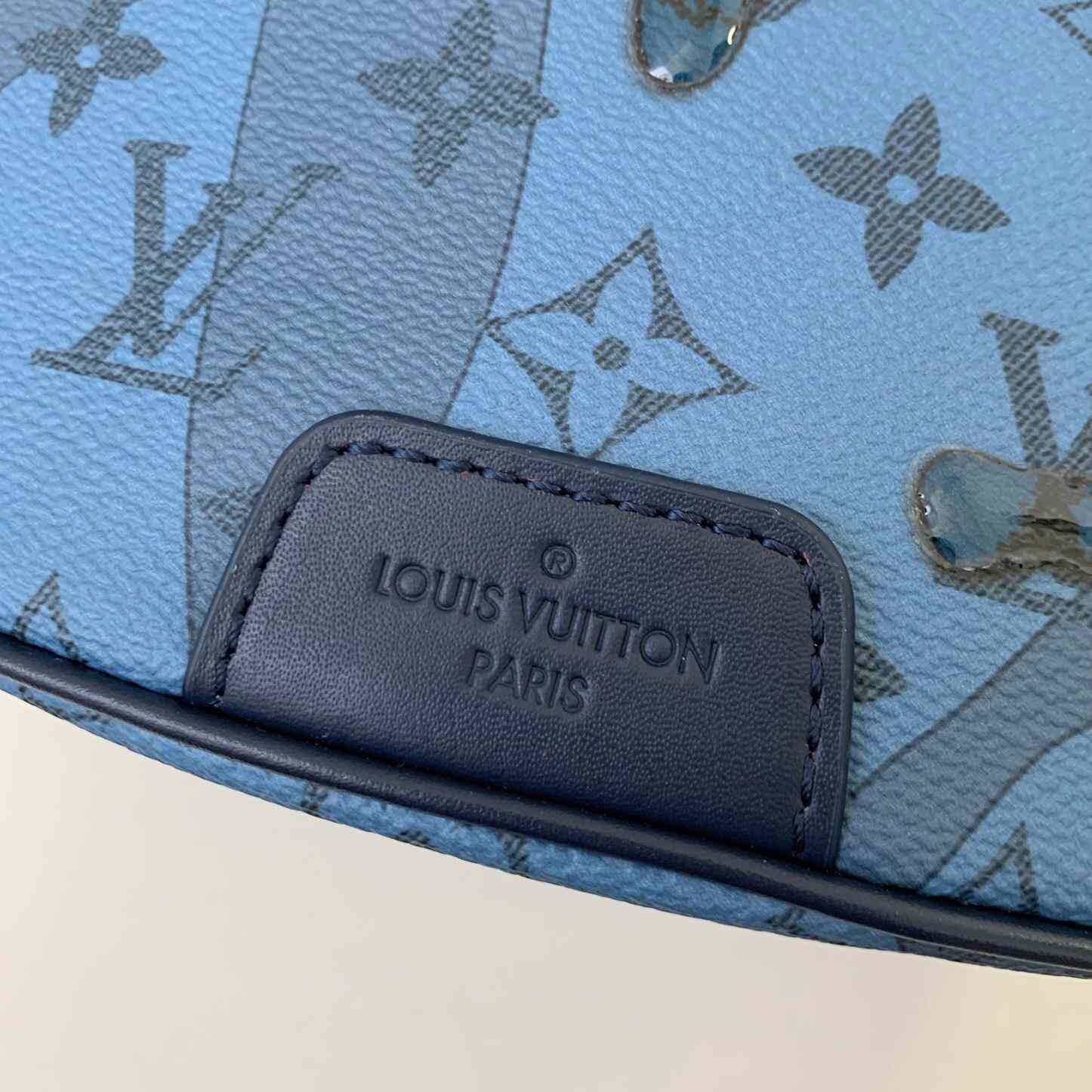 Louis Vuitton Discovery Bumbag  (44*15*9cm)   M22576 - FashionPlug