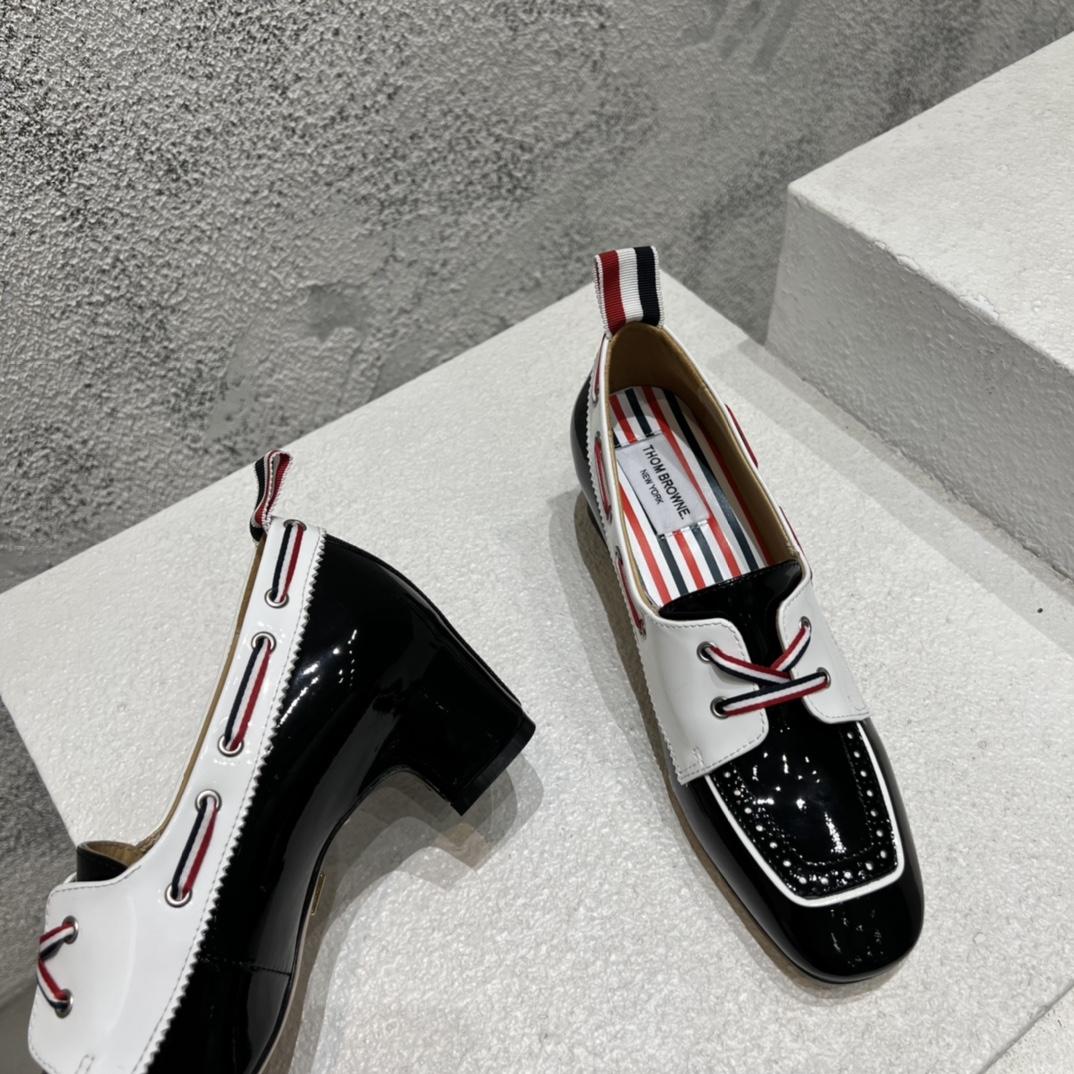 Thom Browne Black And White Soft Patent Leather 40mm Block Heel Boat Shoe - FashionPlug