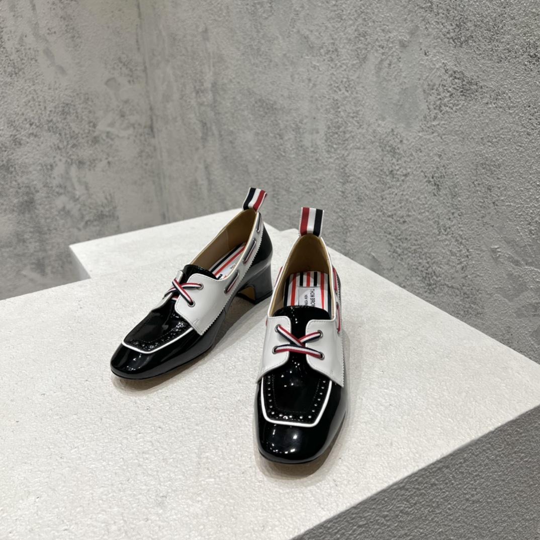 Thom Browne Black And White Soft Patent Leather 40mm Block Heel Boat Shoe - FashionPlug