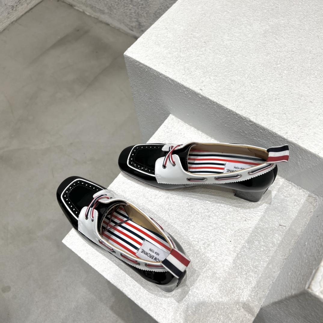 Thom Browne Black And White Soft Patent Leather 40mm Block Heel Boat Shoe - FashionPlug