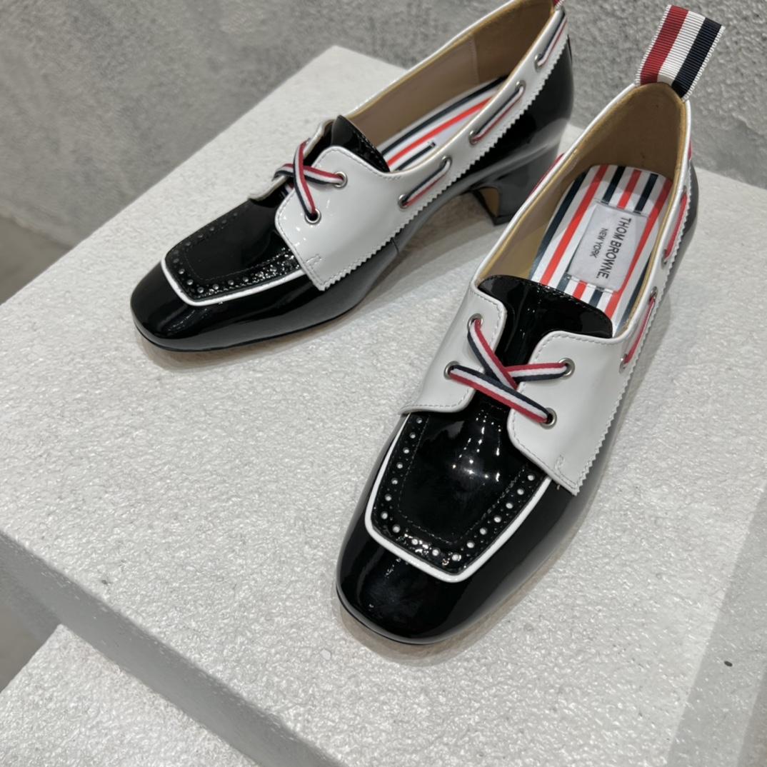 Thom Browne Black And White Soft Patent Leather 40mm Block Heel Boat Shoe - FashionPlug