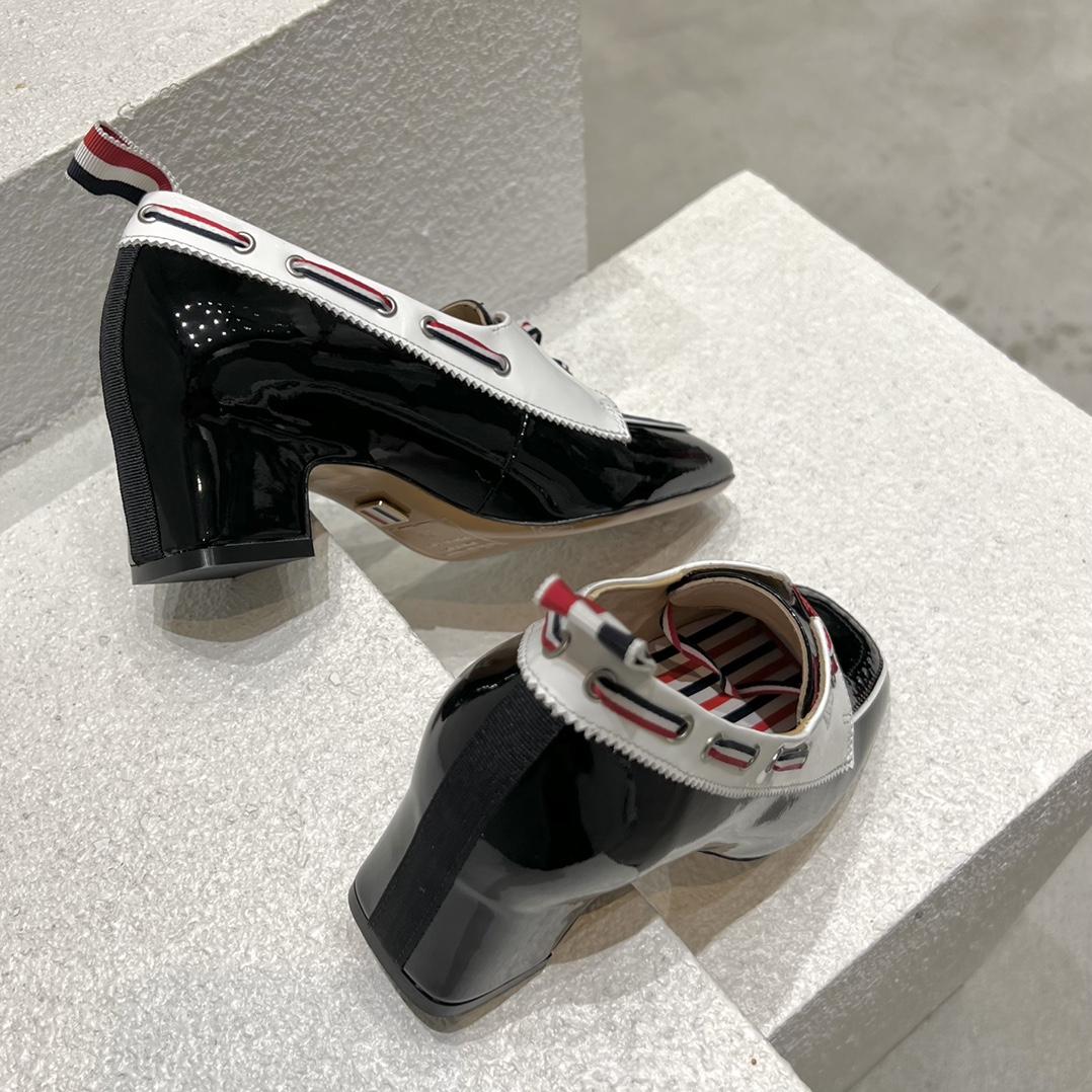 Thom Browne Black And White Soft Patent Leather 40mm Block Heel Boat Shoe - FashionPlug