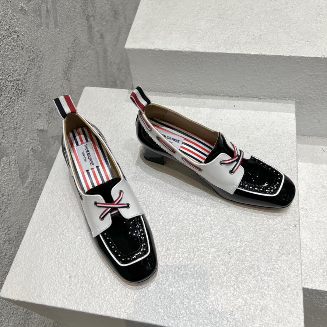 Thom Browne Black And White Soft Patent Leather 40mm Block Heel Boat Shoe - FashionPlug