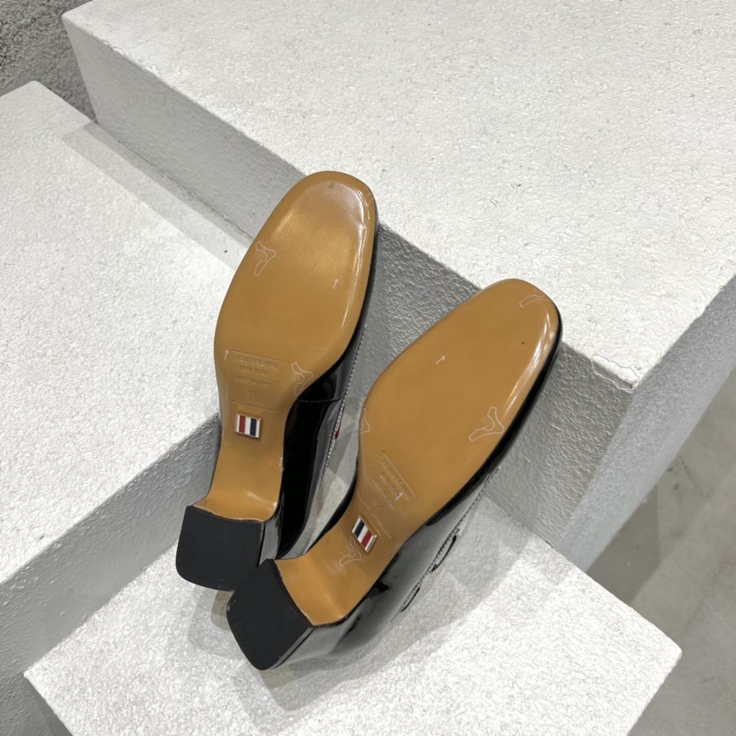 Thom Browne Black And White Soft Patent Leather 40mm Block Heel Boat Shoe - FashionPlug