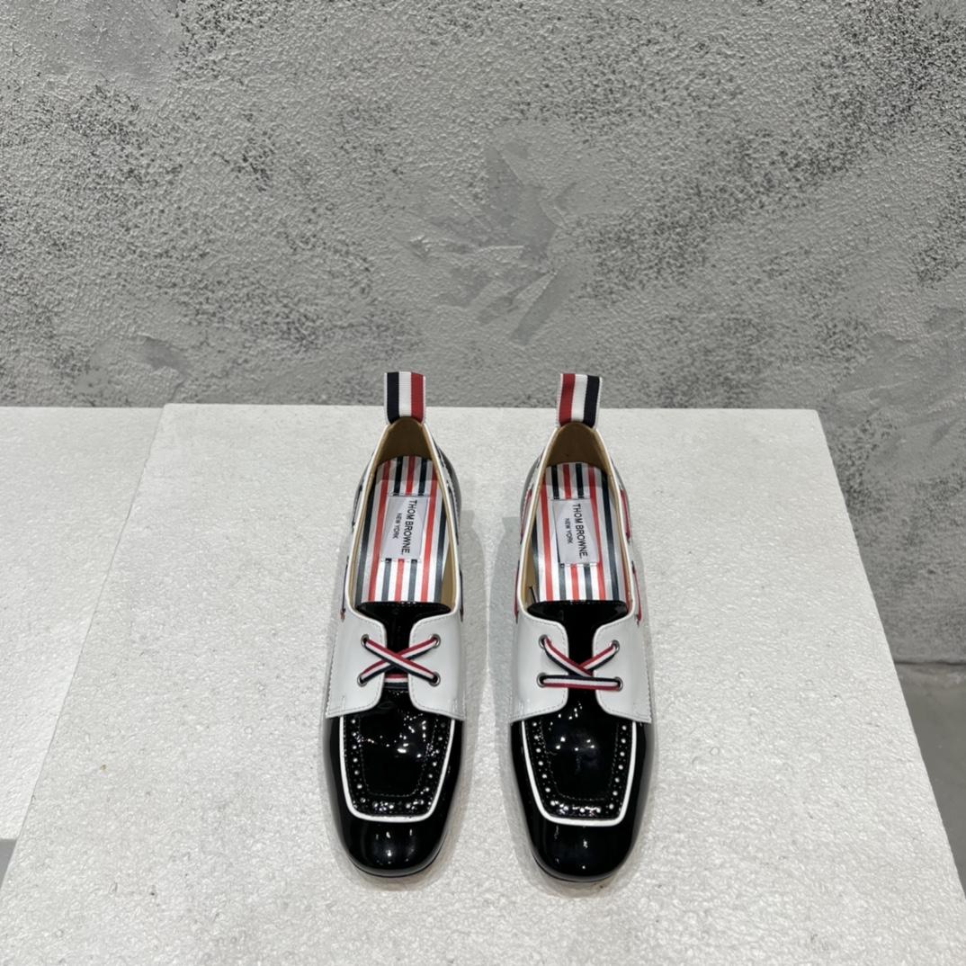 Thom Browne Black And White Soft Patent Leather 40mm Block Heel Boat Shoe - FashionPlug