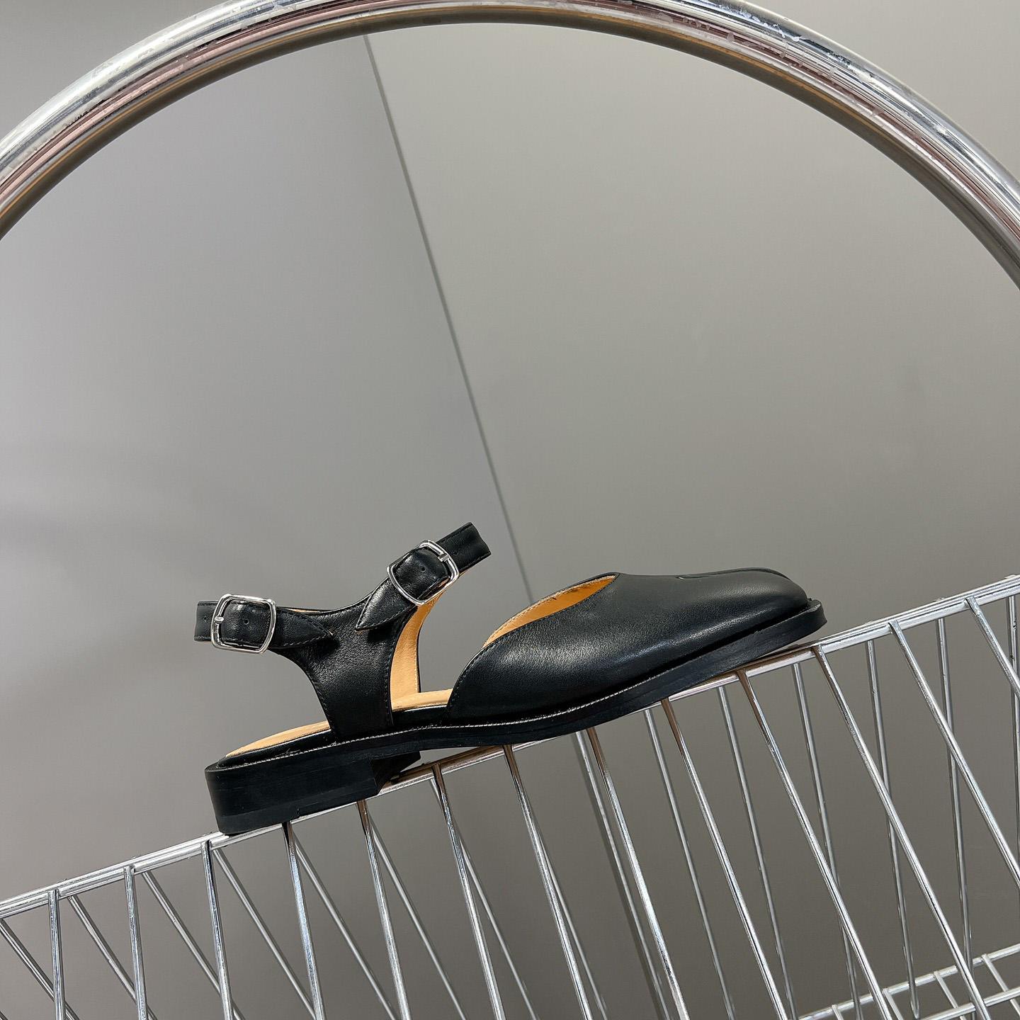 Maison Margiela Tabi Sandals - FashionPlug