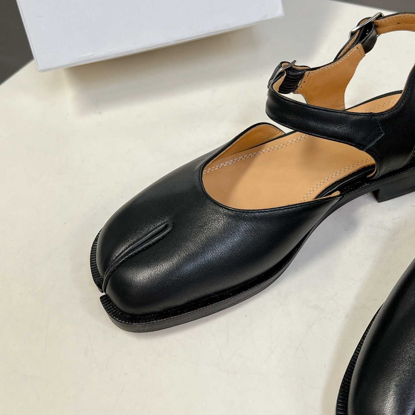 Maison Margiela Tabi Sandals - FashionPlug