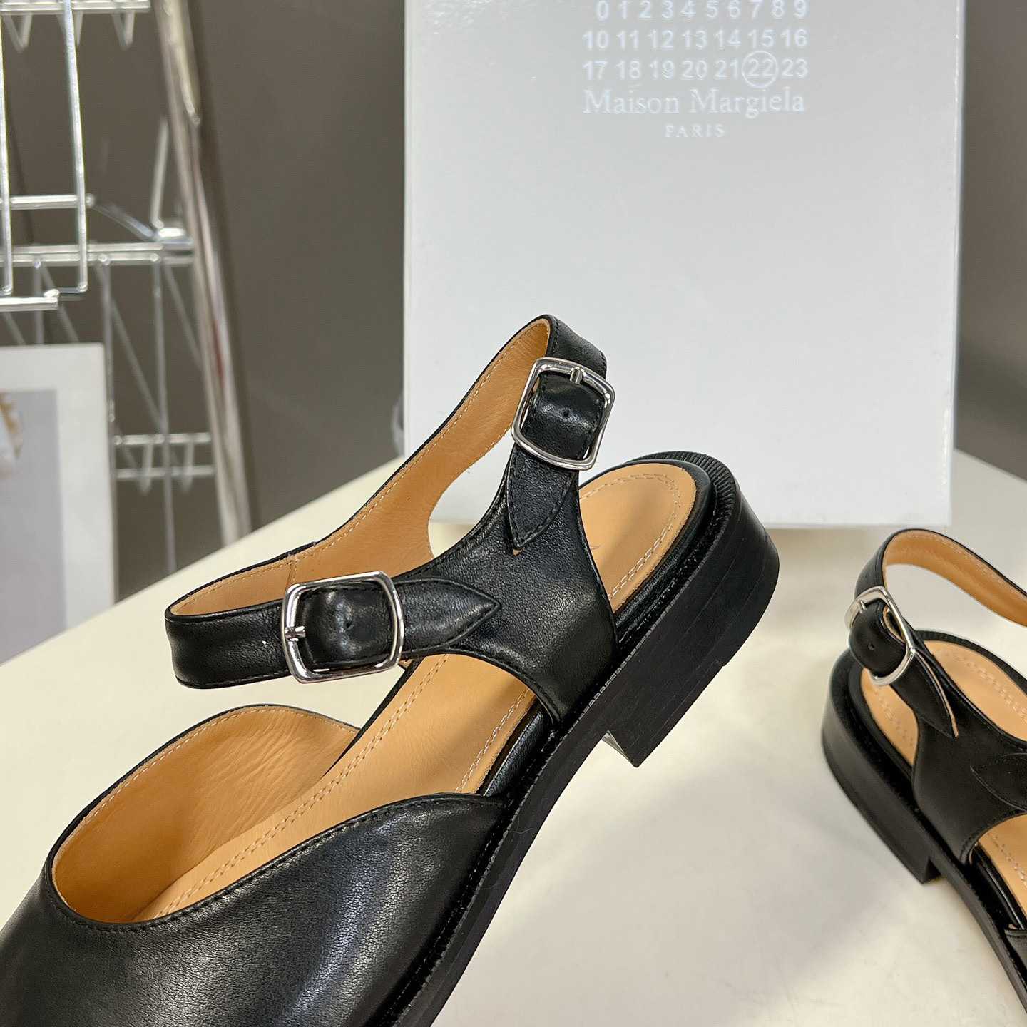 Maison Margiela Tabi Sandals - FashionPlug