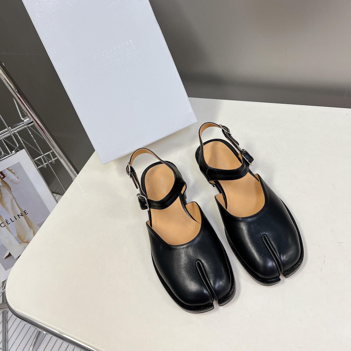 Maison Margiela Tabi Sandals - FashionPlug