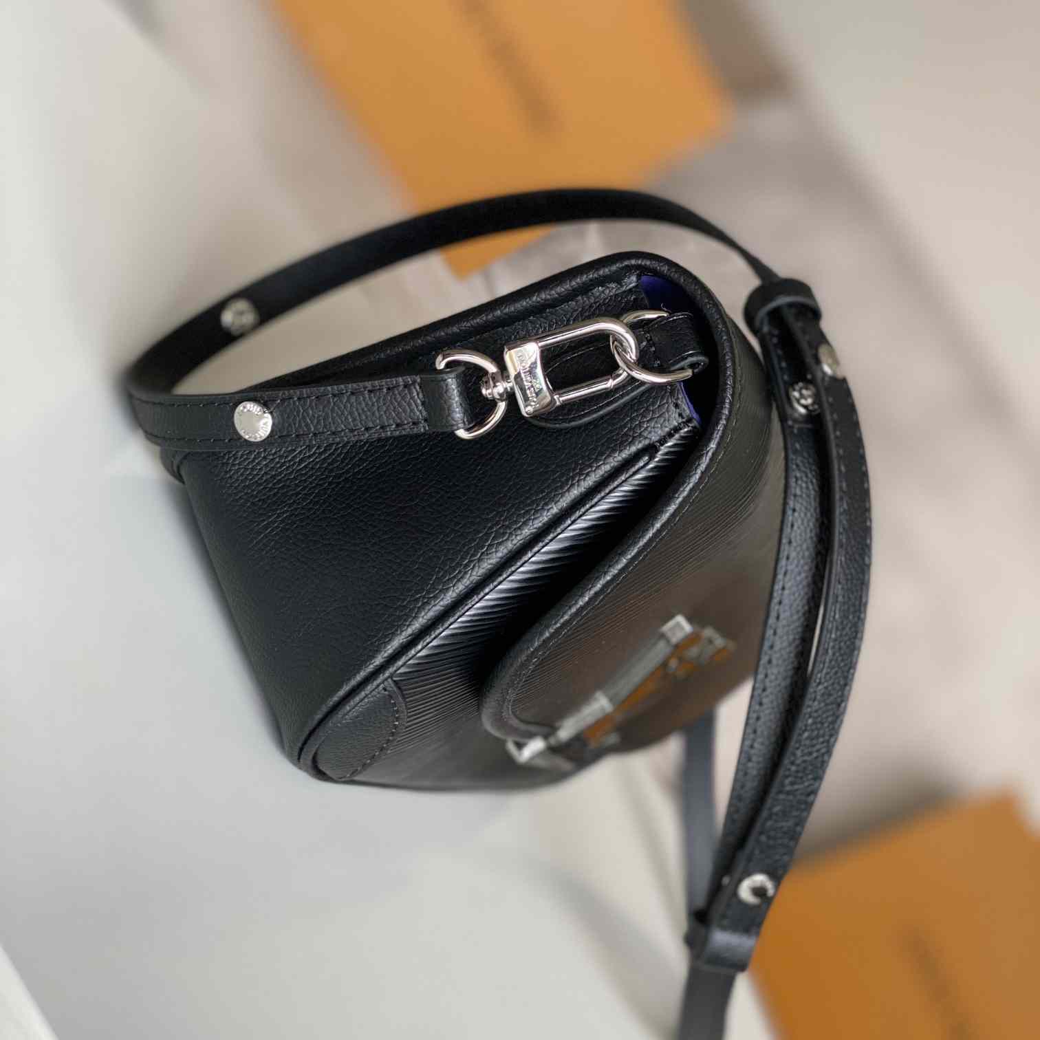 Louis Vuitton Buci    M59386 - FashionPlug