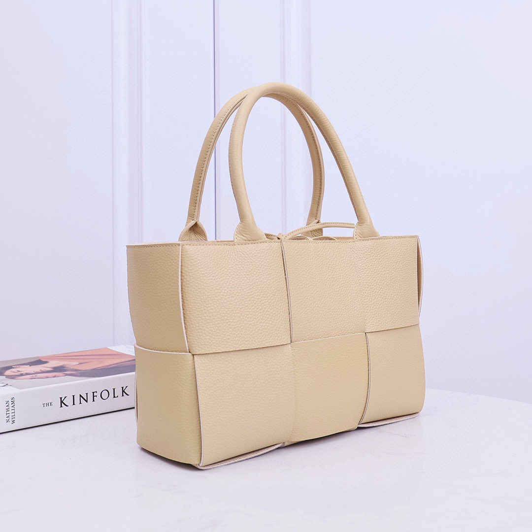 Bottega Veneta Small Arco Tote Bag  - FashionPlug