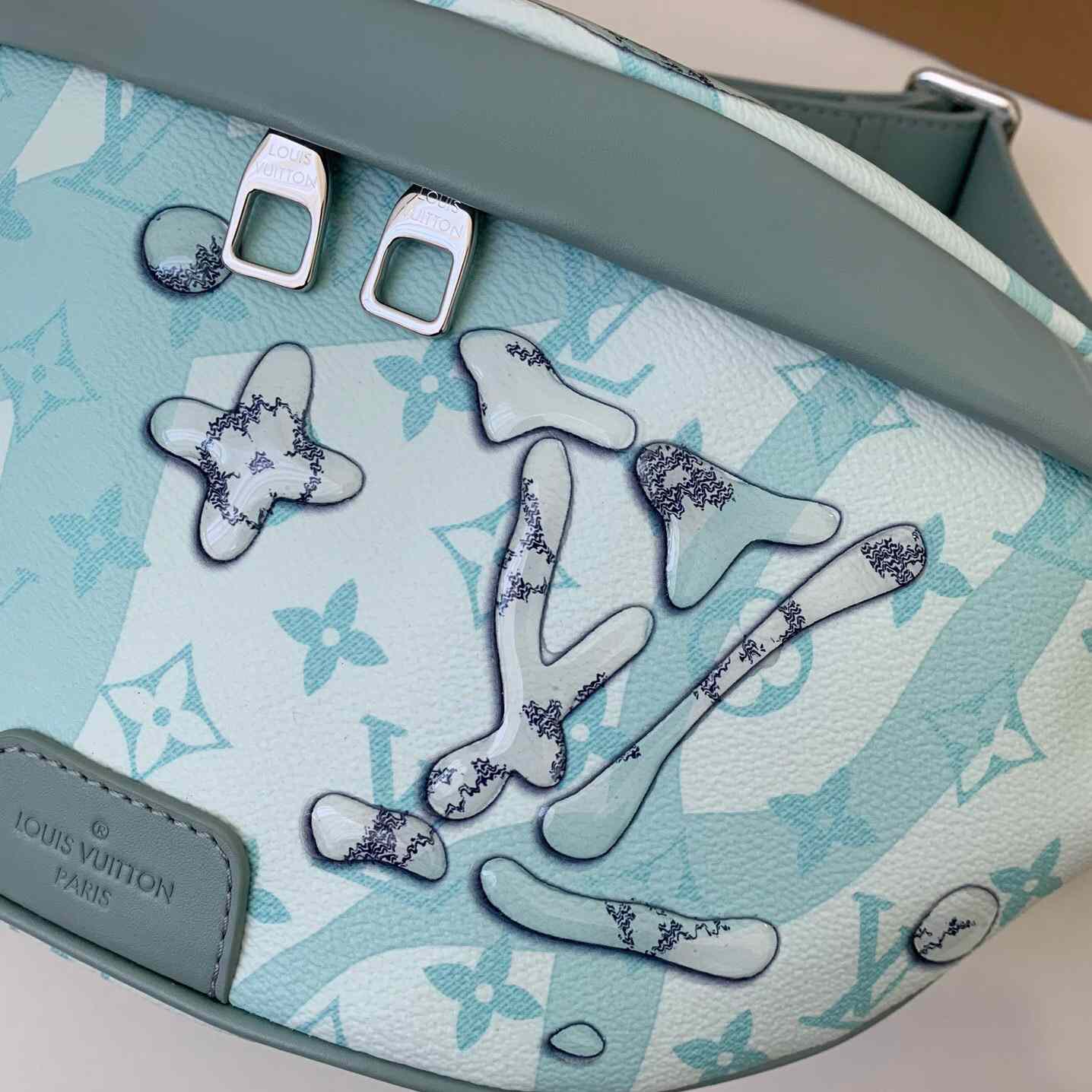 Louis Vuitton Discovery Bumbag  (44*15*9cm)   M22765 - FashionPlug