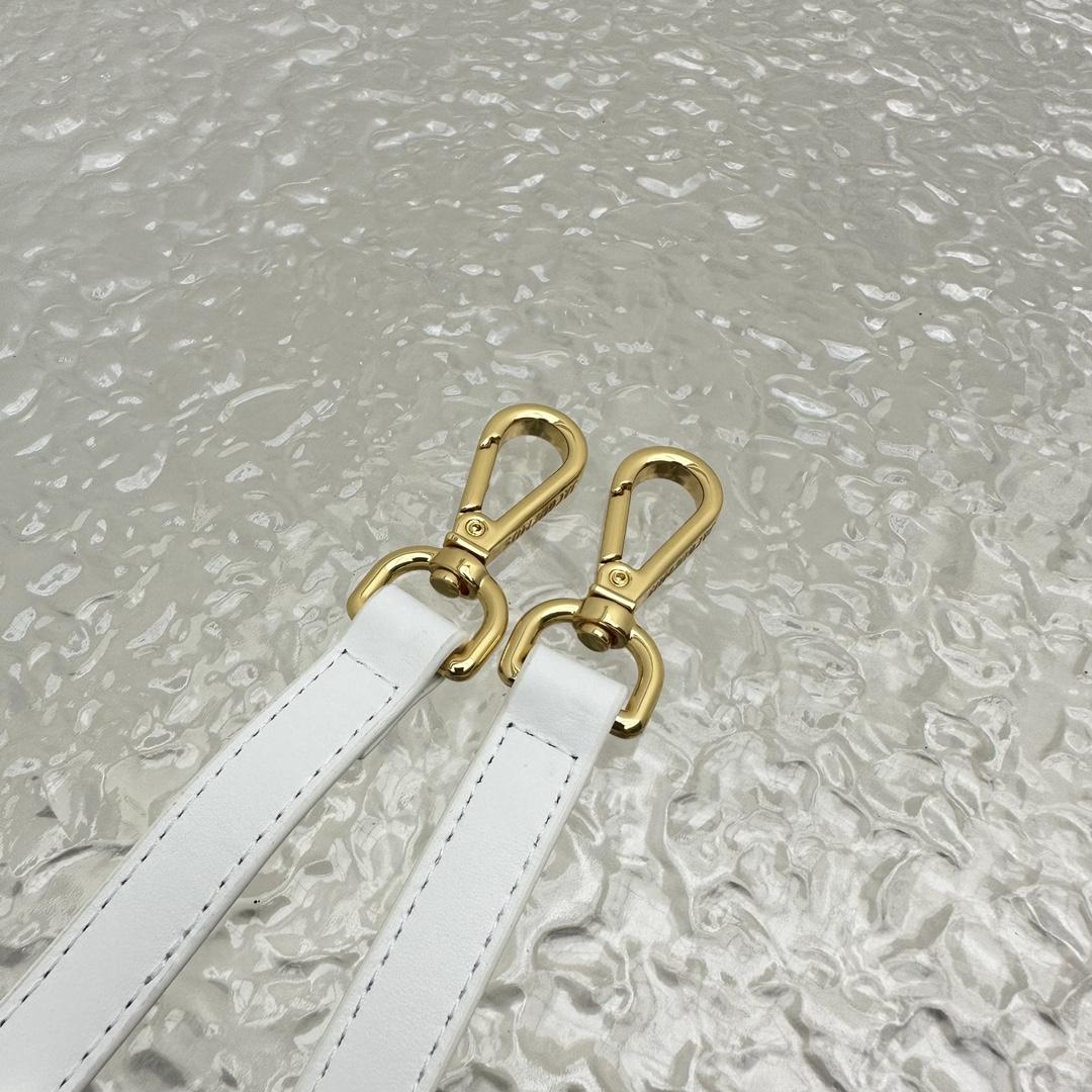 Jacquemus Le Grand Bambino - White - FashionPlug