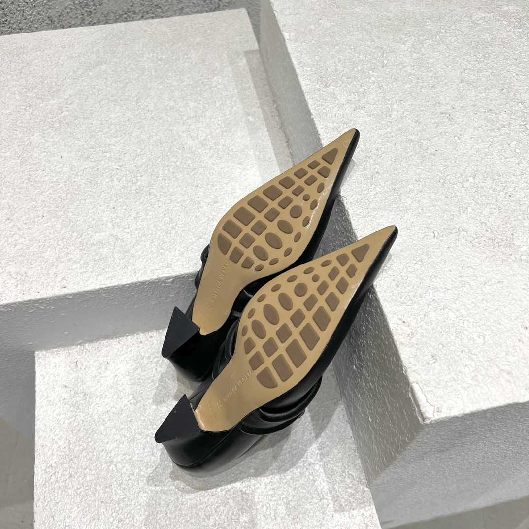 Bottega Veneta Spada Pump - FashionPlug