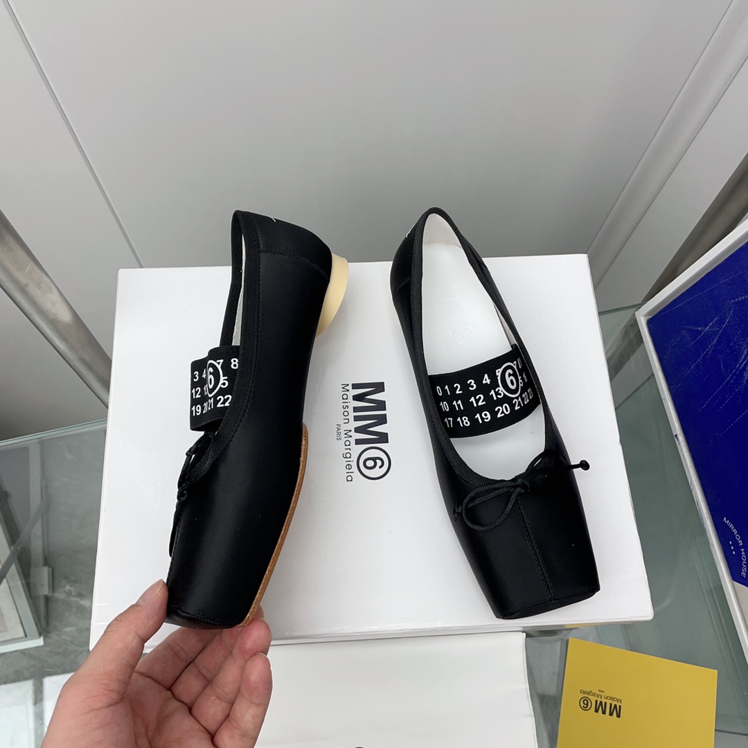 Maison Margiela MM6 Logo-strap Ballet Flats - FashionPlug