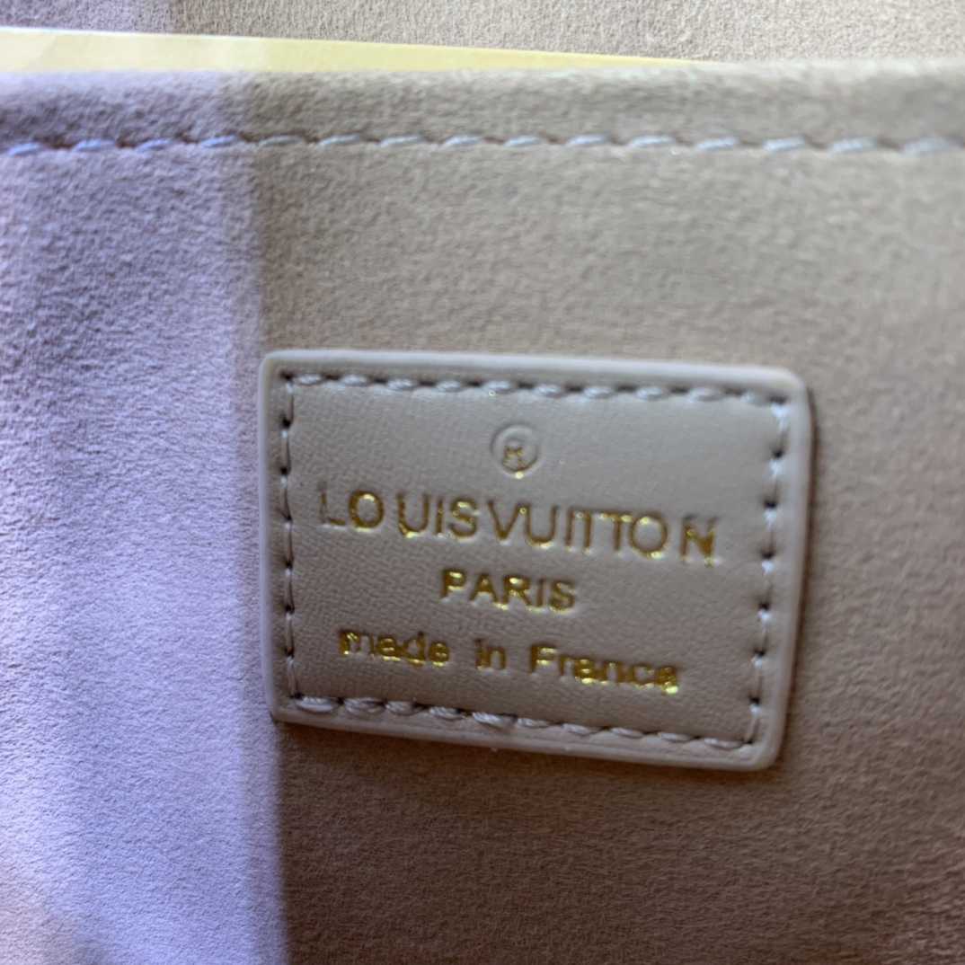 Louis Vuitton  Locky BB Handbag  (21x17x8cm)     M43577 - FashionPlug
