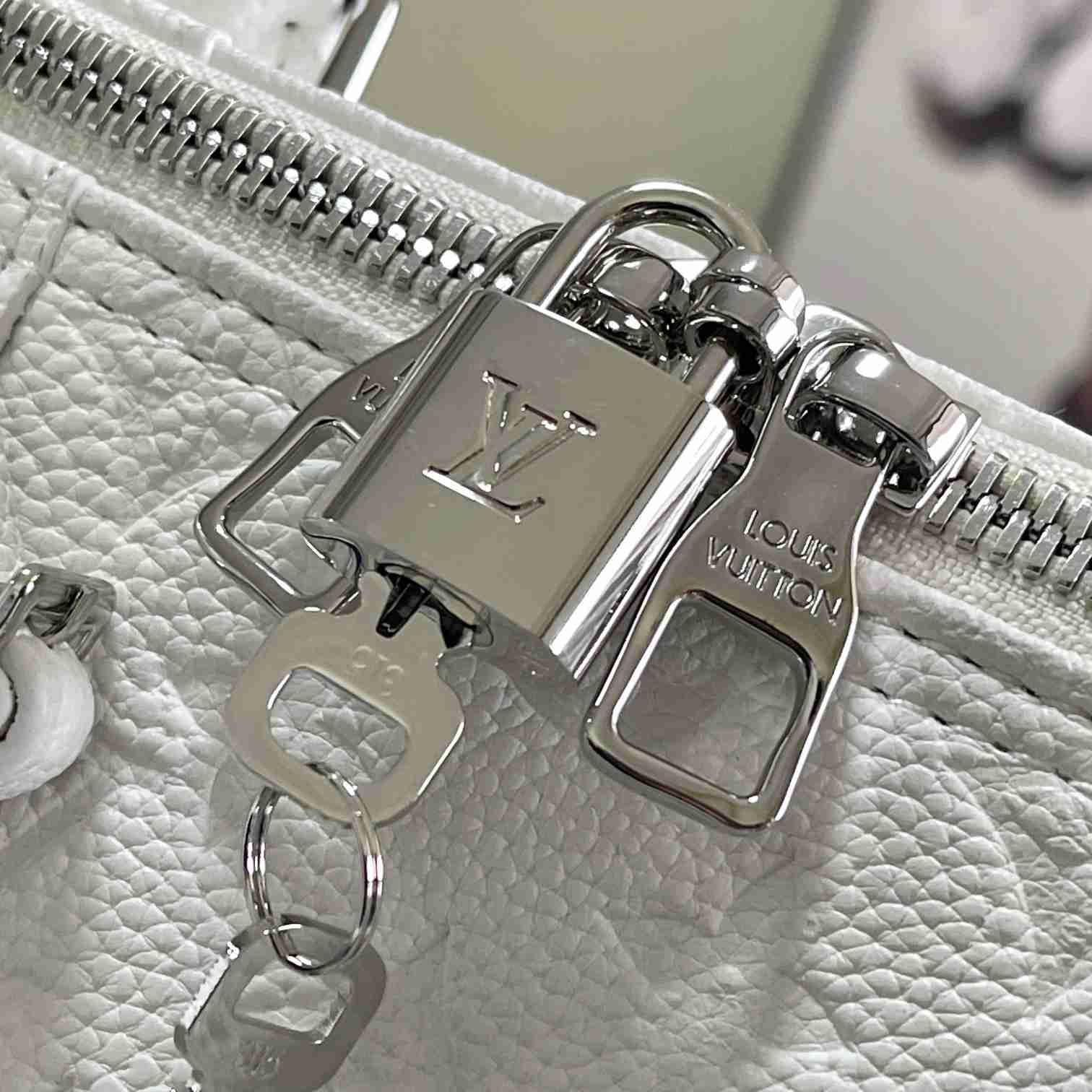 Louis Vuitton LV x YK Bandoulière Keepall 50    M21678 - FashionPlug