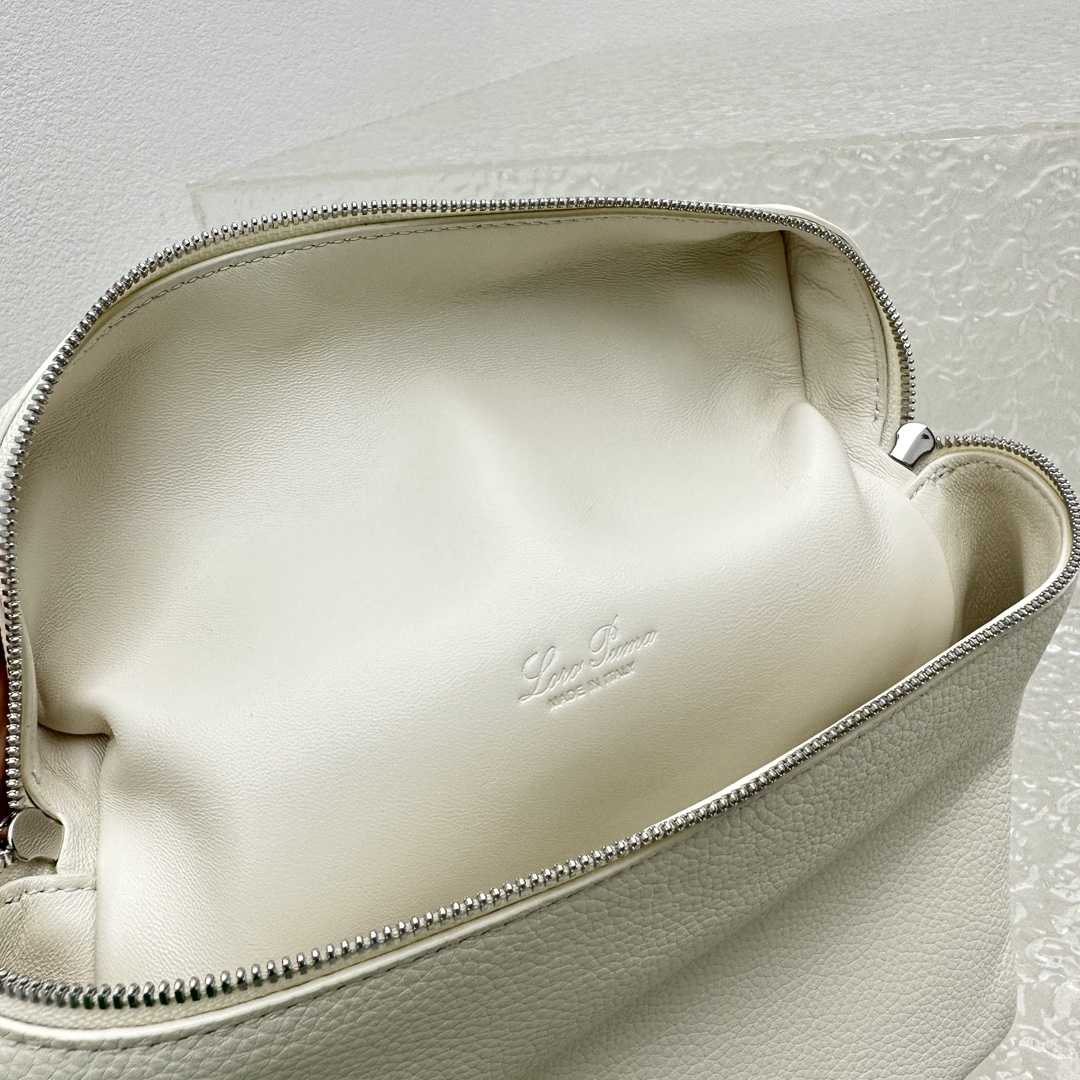 Loro Piana Extra Pocket Backpack L23.5   (23×8×22cm) - FashionPlug