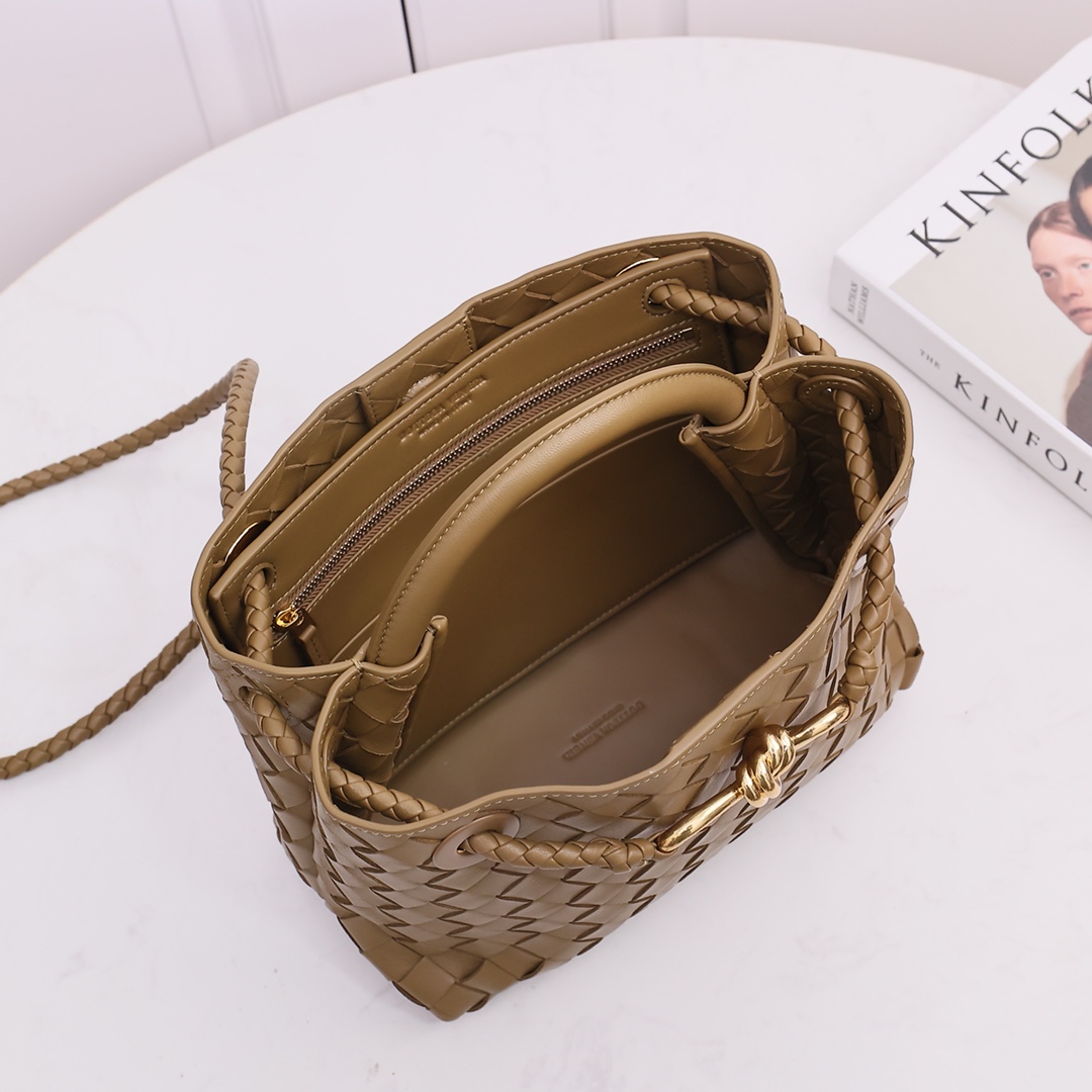 Bottega Veneta Small Andiamo - FashionPlug